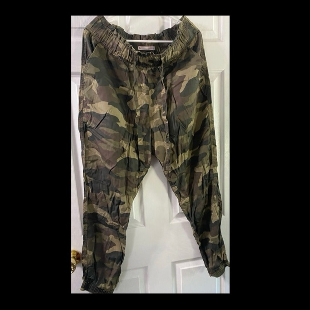 Women’s XL SO camo joggers